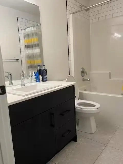 Kwatera prywatna Bedroom In Upland B Edmonton