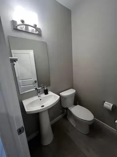 Bedroom In Upland B Edmonton 0*,
